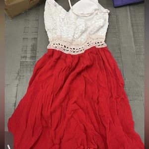 Windsor dress size medium worn once in great condition sinches at the waist cute